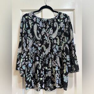 Floral & Ivy Floral Keyhole Blouse Womens Medium Floral Bell Sleeve